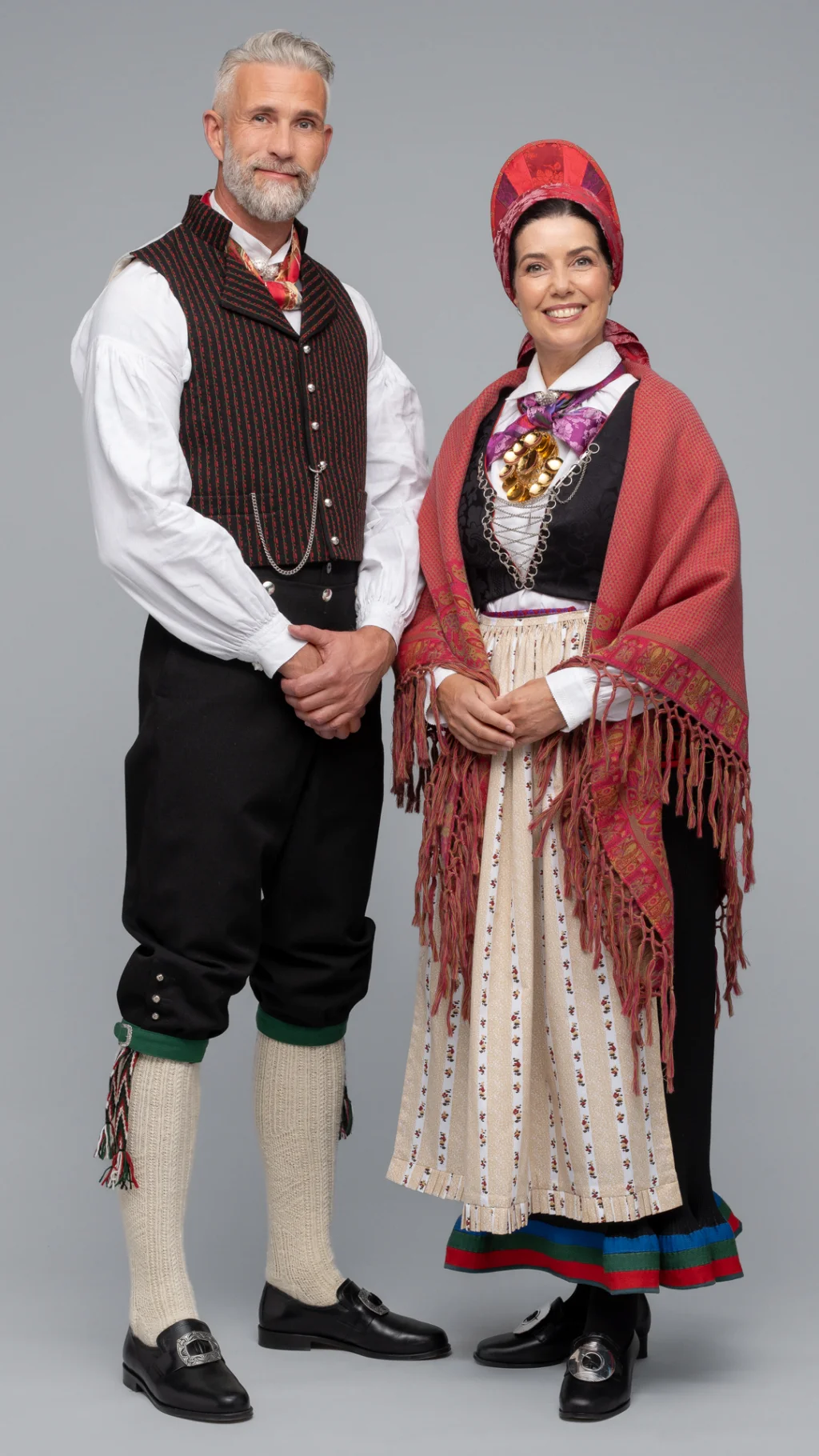 Kvinne og mannsbunad Vest-Agder