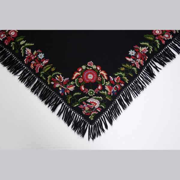 Materialpakke brodert sjal og forkle Vest-Agderbunad