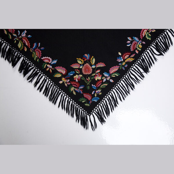 Materialpakke brodert sjal og forkle Vest-Agderbunad