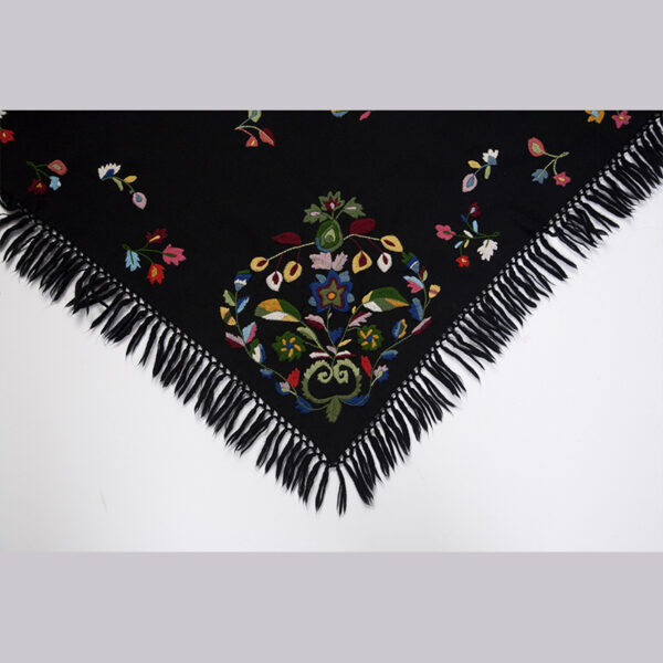 Materialpakke brodert sjal og forkle Vest-Agderbunad
