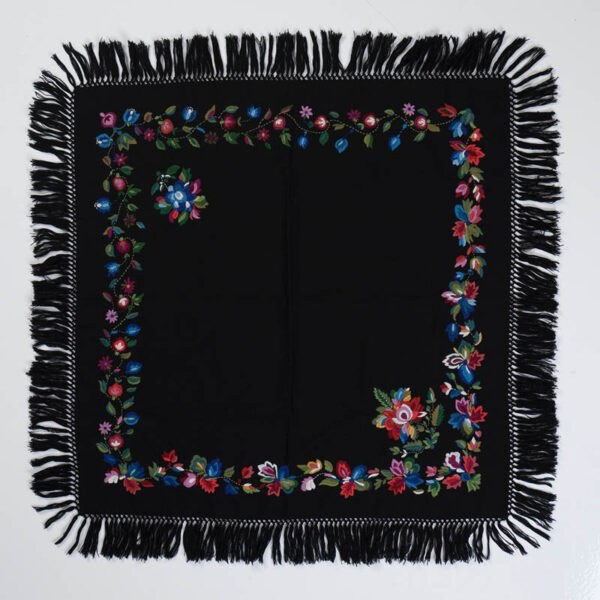 Materialpakke brodert sjal og forkle Vest-Agderbunad