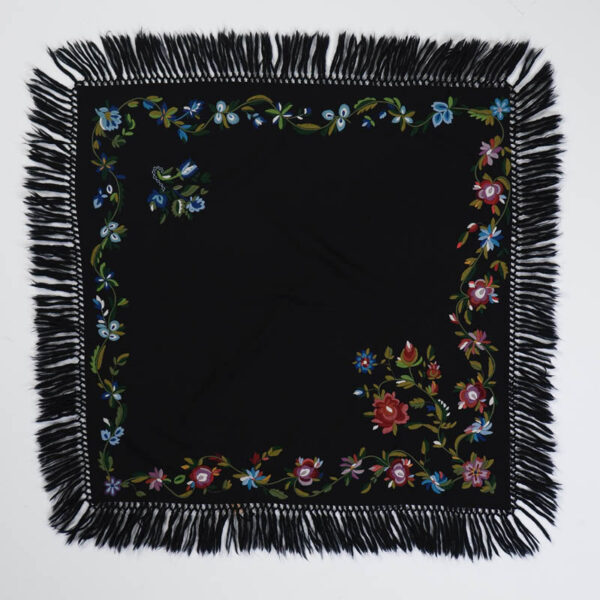Materialpakke brodert sjal og forkle Vest-Agderbunad