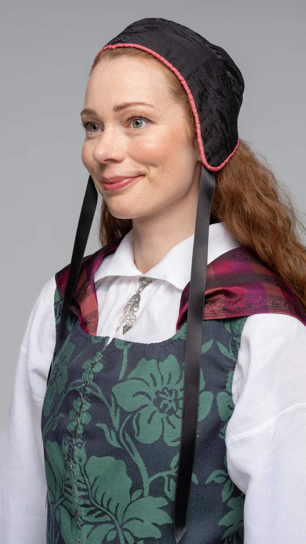 Rekonstruert bunad fra Oppdal 1790-modell