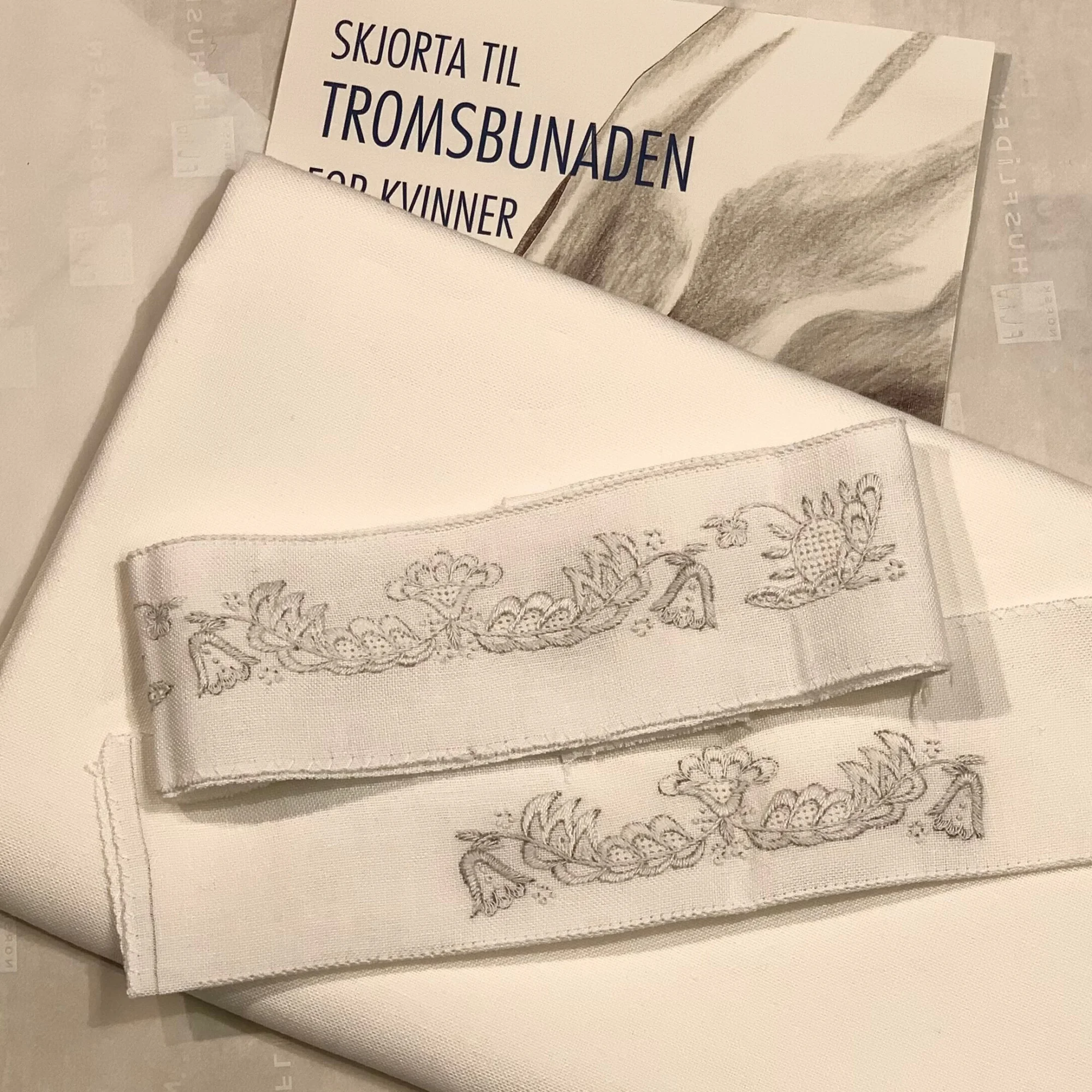 Materialpakke, skjorte til tromsbunaden for kvinner