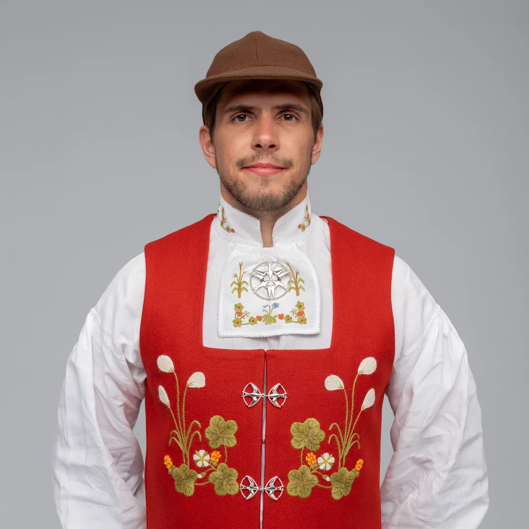 Materialpakke vest ferdig brodert, til Senja festdrakt for herre - Bilde 3