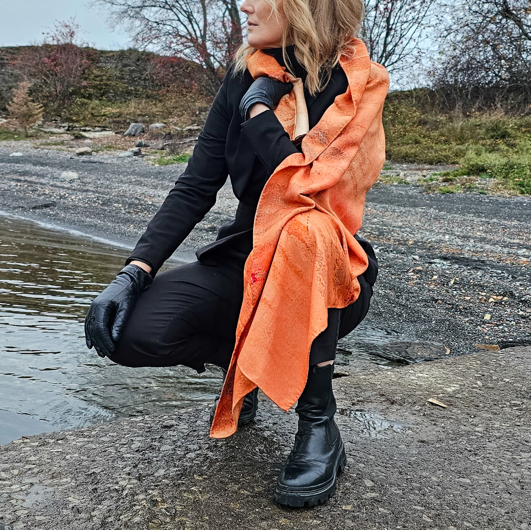 Skjerf i ull og silke Sunset coral - Bilde 5