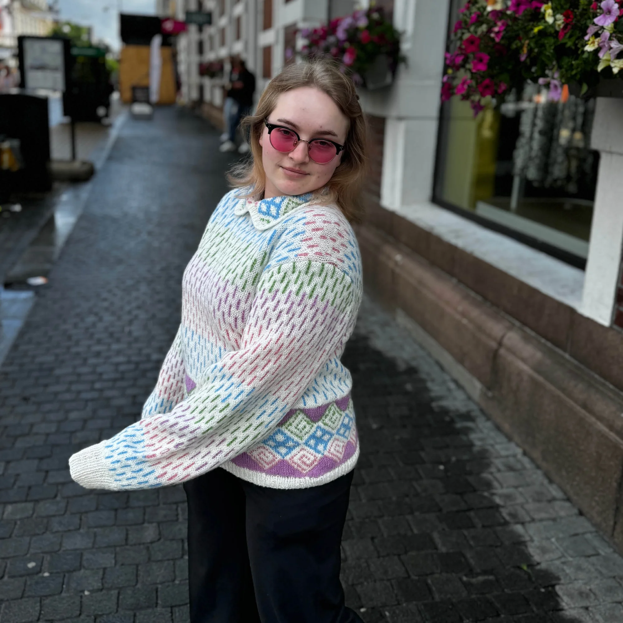 Strikkeskatt nr. 318 genser med krage