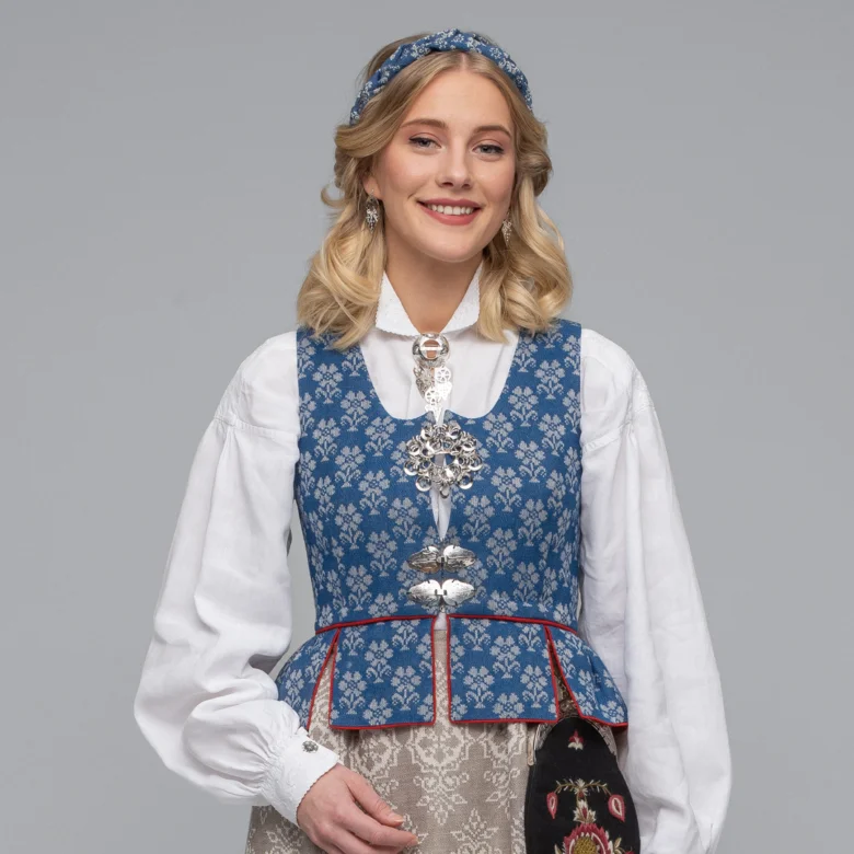 Blå trønderbunad