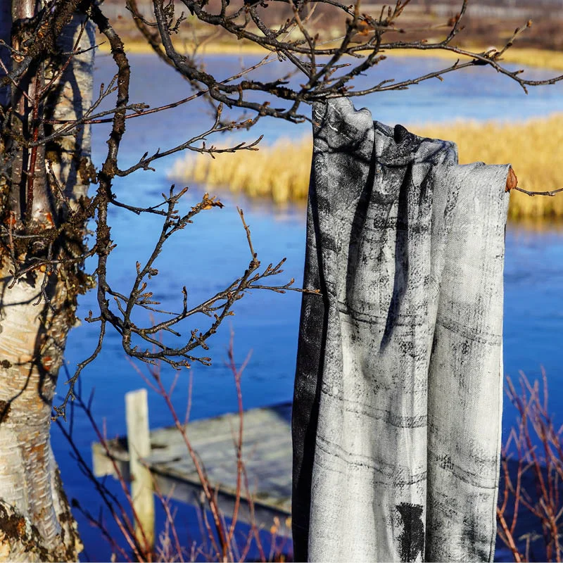 Skjerf OVER THE SEVEN SEAS/ BLACK AND WHITE