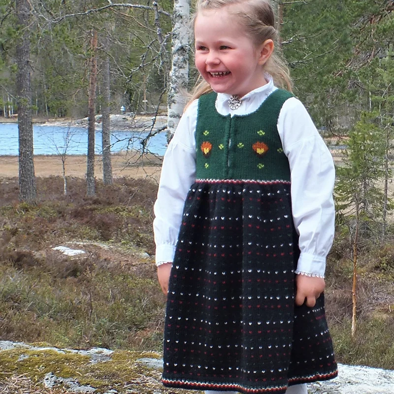Strikkepakke Finstakken fra Ringerike Barn