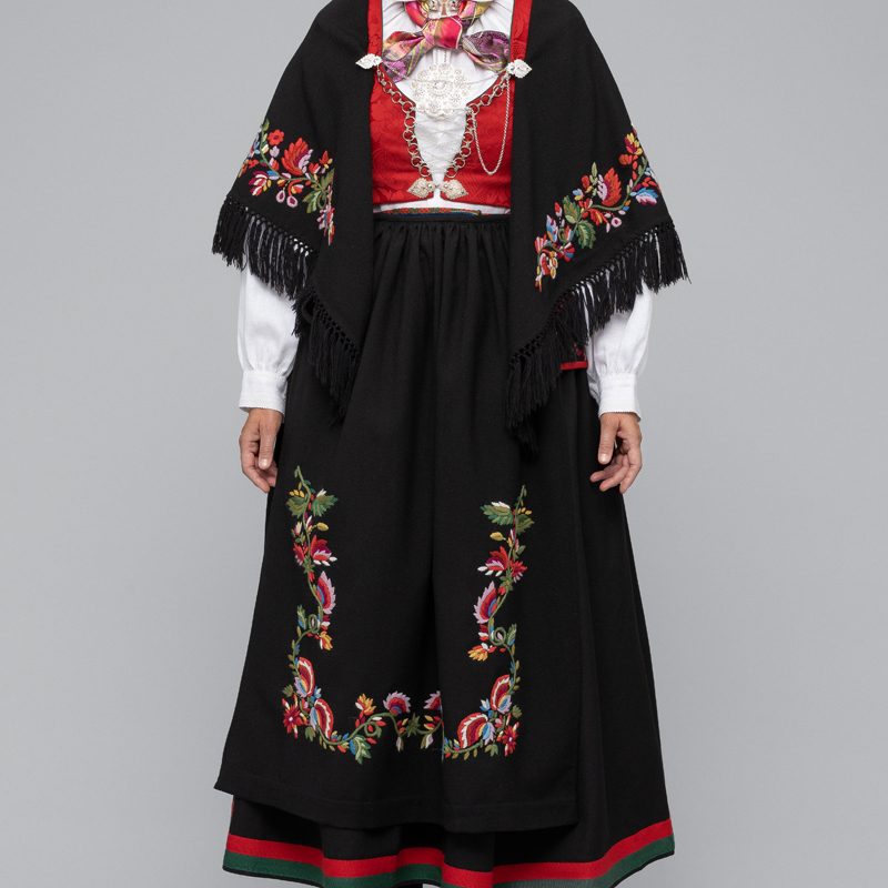Materialpakke brodert sjal og forkle Vest-Agderbunad - Bilde 1