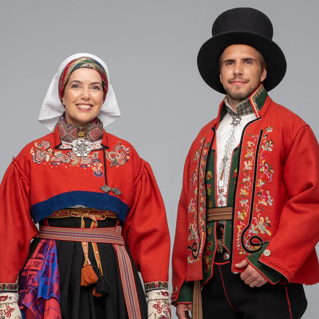 Øst-Telemark Raudtrøyebunad og Øst-Telemark herre fra 1750