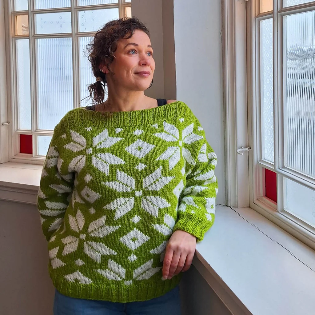 Strikkeskatt Genser med store stjerner, nr. 895 - Bilde 3