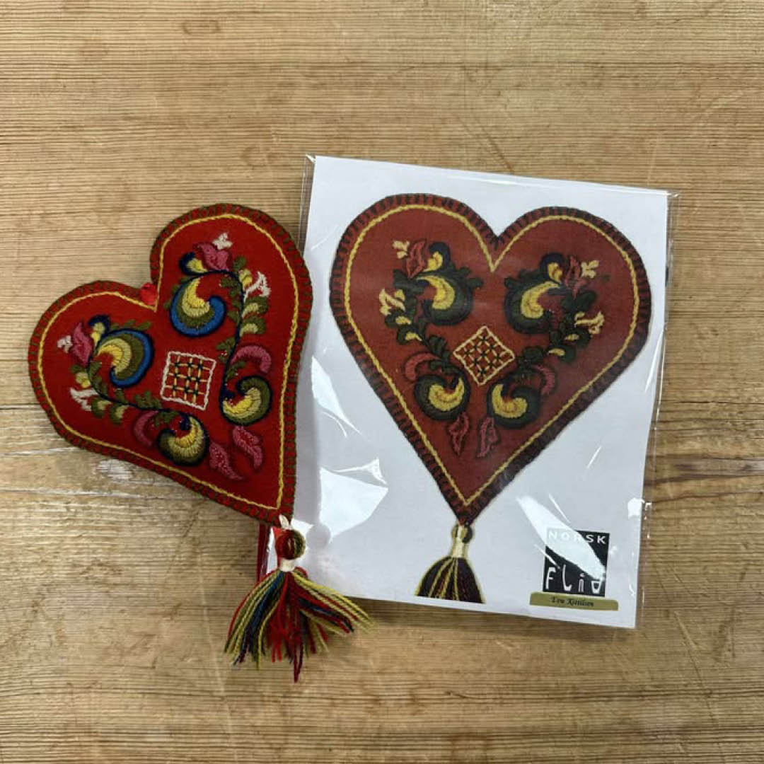 Rødt hjerte Nr. 1 Broderi Materialpakke Nålepute - Bilde 1