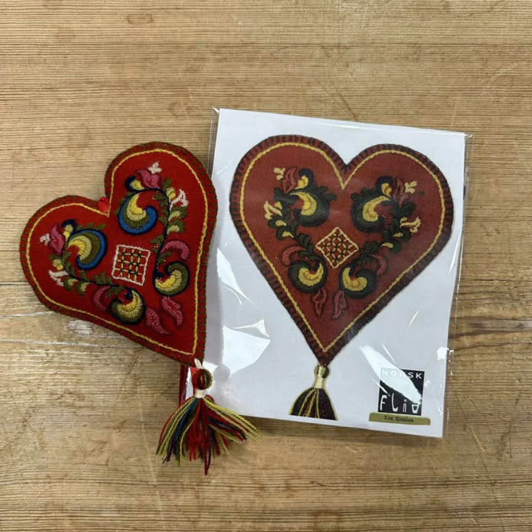 Rødt hjerte Nr. 1 Broderi Materialpakke Nålepute - Bilde 1