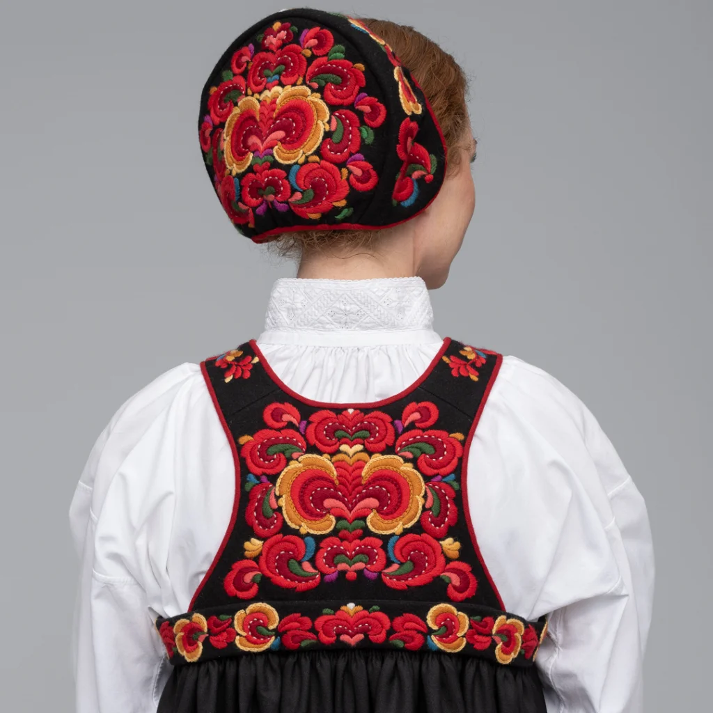 Broderingspakke til bunad fra Nedre Hallingdal