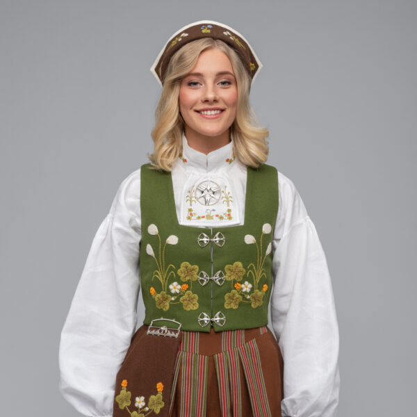 MATERIALPAKKE VEST PÅTEGNET, TIL SENJA FESTDRAKT FOR KVINNER