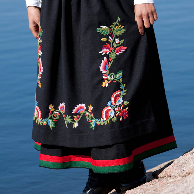 Materialpakke brodert sjal og forkle Vest-Agderbunad - Bilde 2