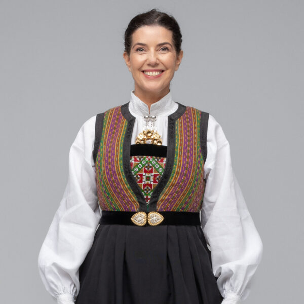 Rekonstruert kvinnebunad fra Sotra, 1850