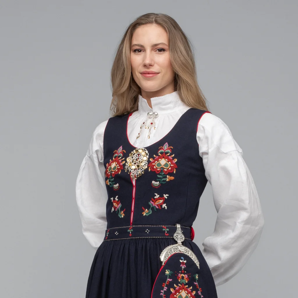 «Konfirmantpakke» Sykkylven 1 Bunad