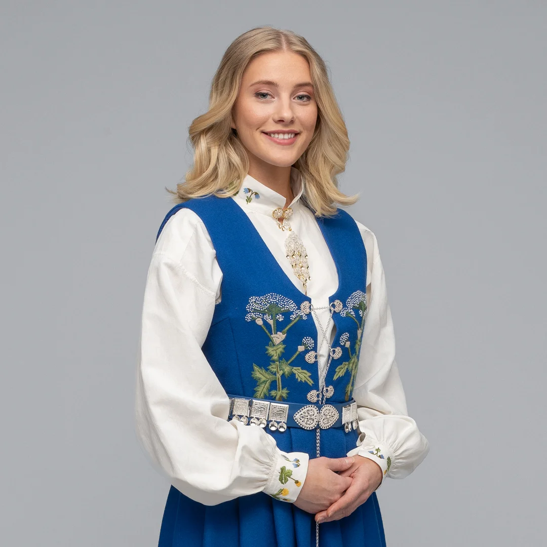 Materialpakke til skjorte, Tromsø festdrak for kvinner - Bilde 1