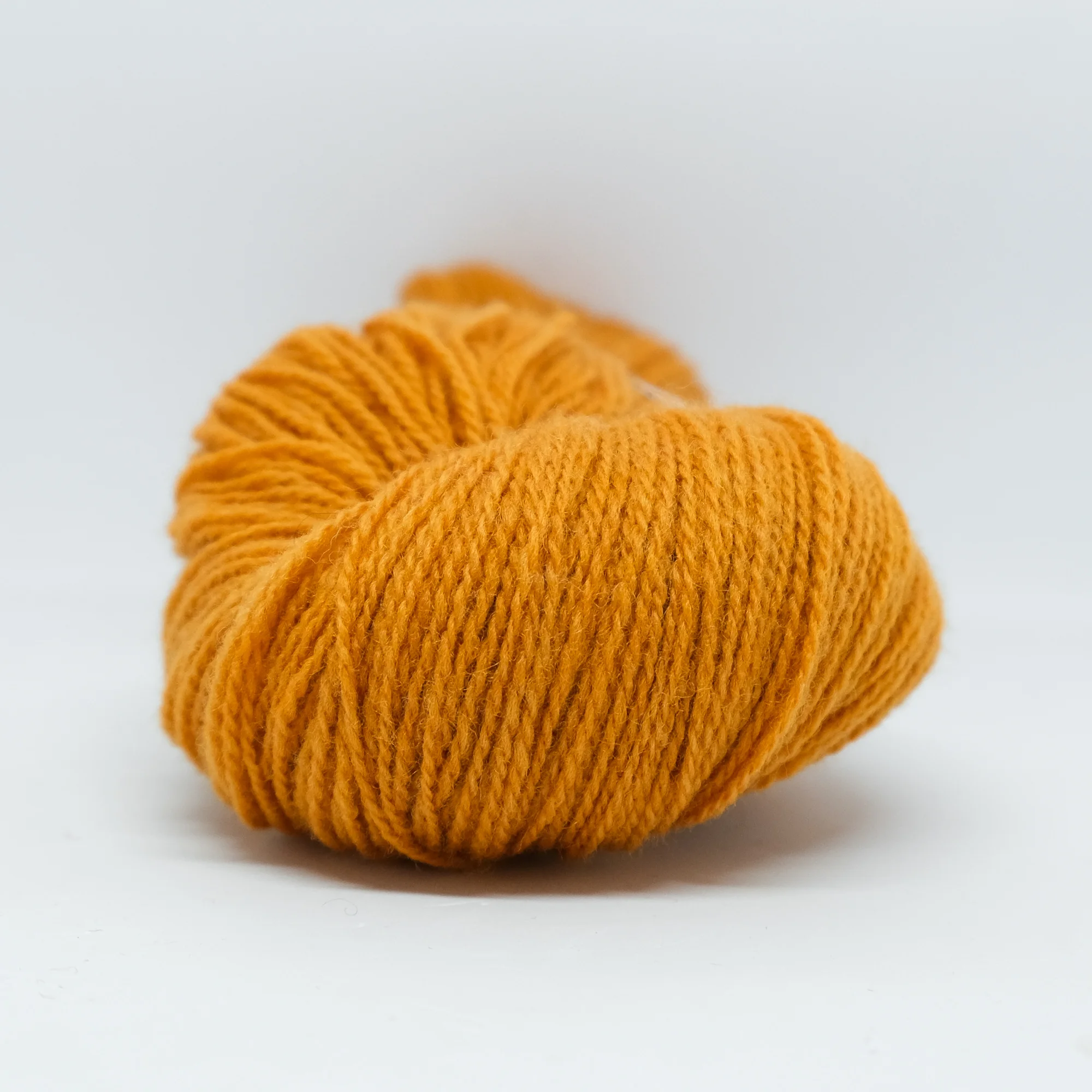 Vilje Garn i oransje farge 445