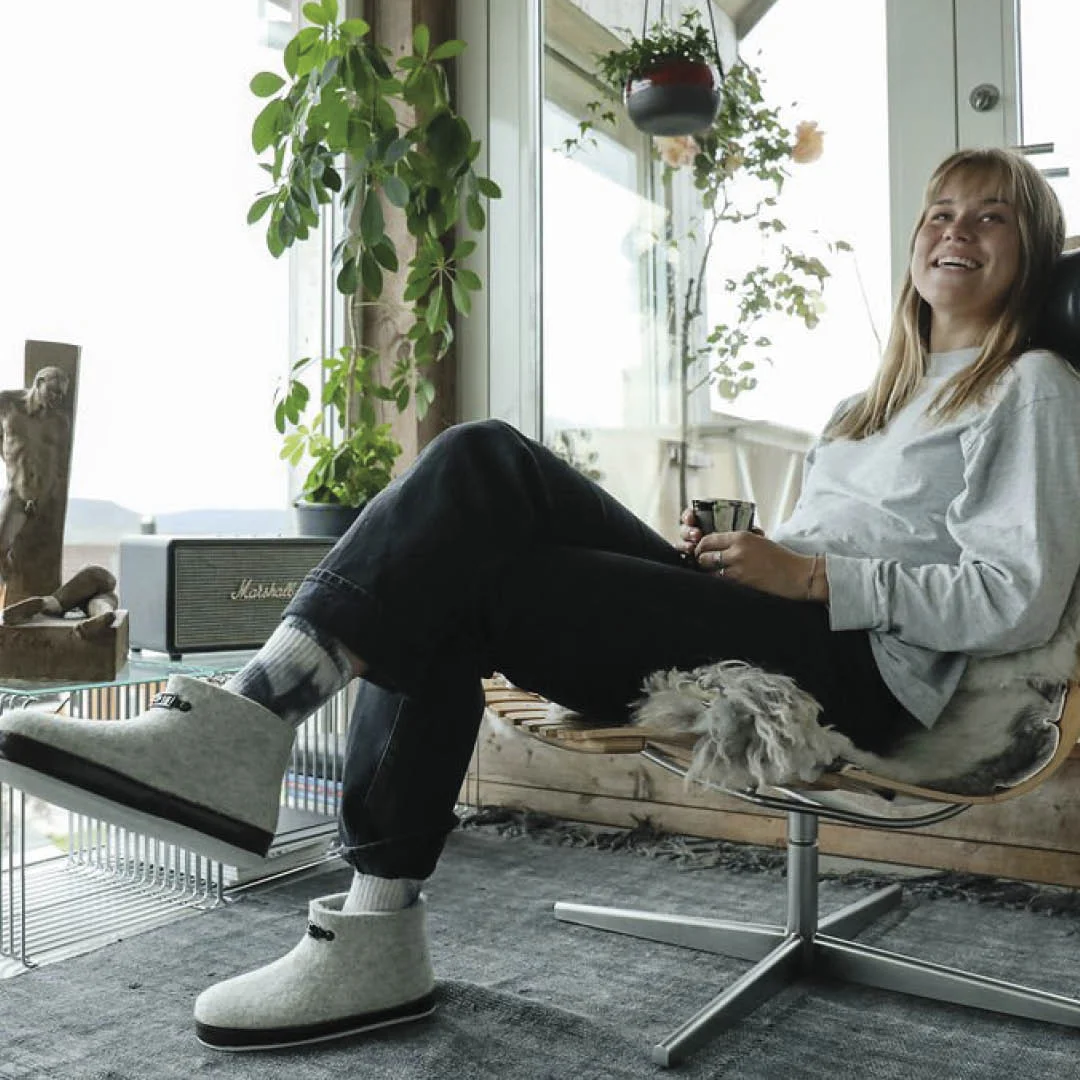 Grå tøfler i filt dame - den originale Haus tøffelen